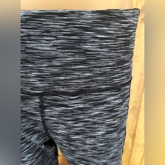 Fengbay women’s yoga pants, size XL - Picture 2 of 4